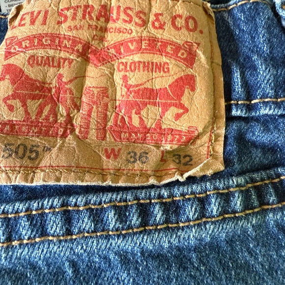 Levi's Classic 505 Blue Jeans with Red Label 36x32 two pair - Picture 2 of 5
